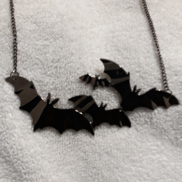 FLYING BATS  NECKLACE  Black Acrylic Pendant Bat 2 - Picture 4 of 7